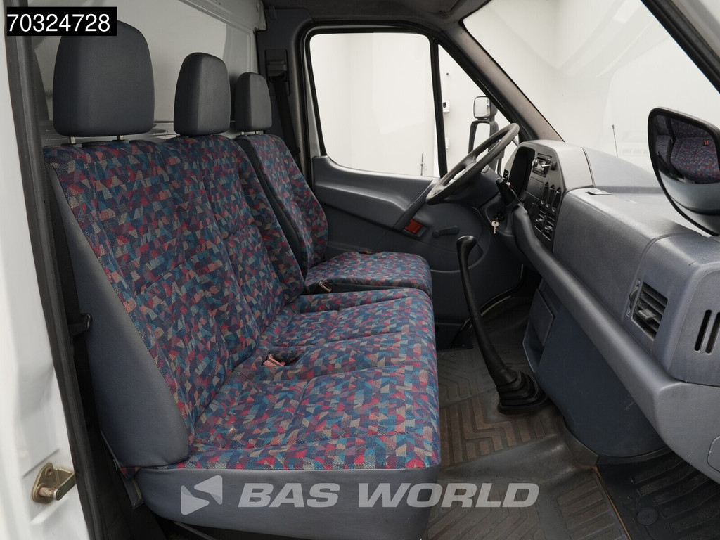 Mercedes-Benz Sprinter 412 D Dubbellucht Paardenwagen Horsetruck Pferdenwagen Veevervoer 19