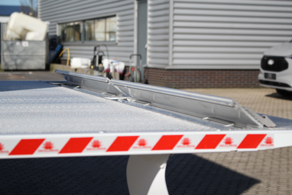 Mercedes-Benz Sprinter 519 1.9CDI 190pk Automaat | Navi Mbux10 | Geveerde stoel | DHollandia Laadklep 1000kg | Bakhoogte 2.3m | Zijdeur | Lease 1.201,- p/m 16