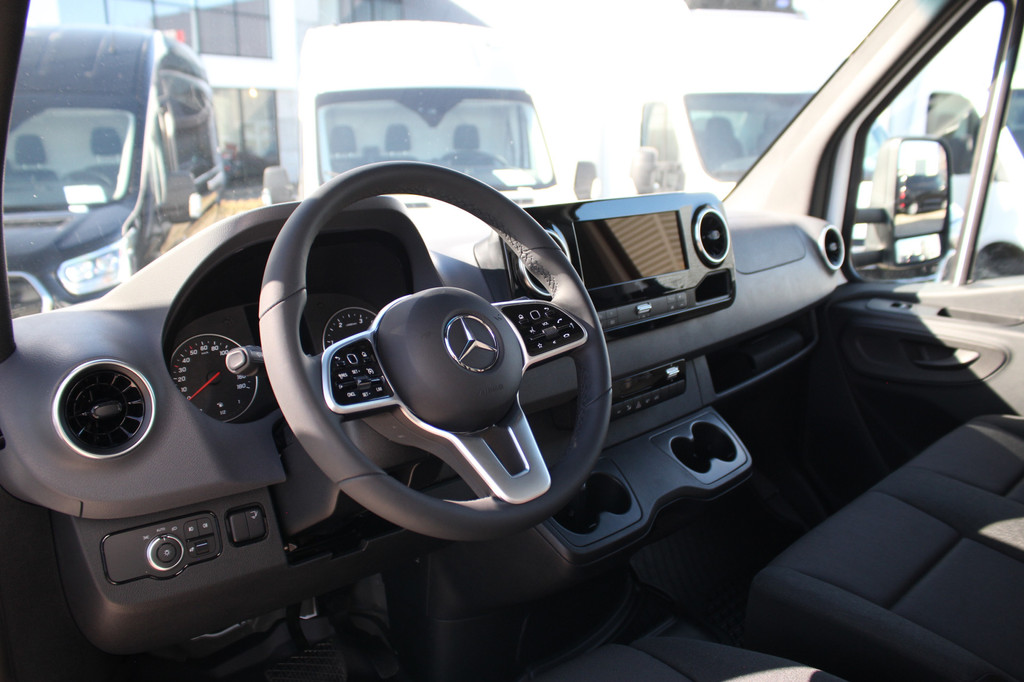 Mercedes-Benz Sprinter 519 1.9CDI 190pk Automaat | Navi Mbux10 | Geveerde stoel | DHollandia Laadklep 1000kg | Bakhoogte 2.3m | Zijdeur | Lease 1.201,- p/m 20