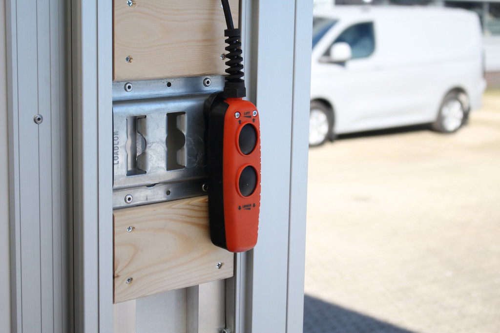 Mercedes-Benz Sprinter 519 1.9CDI 190pk Automaat | Navi Mbux10 | Geveerde stoel | DHollandia Laadklep 1000kg | Bakhoogte 2.3m | Zijdeur | Lease 1.201,- p/m 8