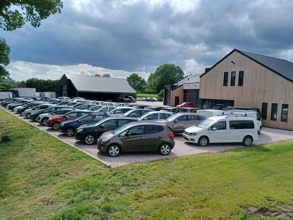 Mercedes-Benz V-klasse 300d 4-MATIC Extra Lang DC Avantgarde | LED | ACC | Leder | Stoelverwarming | Burmester | App-connect | Trekhaak | LMV 19 | 360 Camera | Lane Assist | Schuifdeuren elektrisch | 12