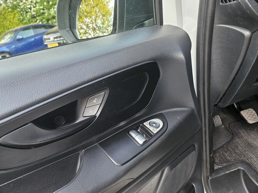 Mercedes-Benz Vito 109 CDI Functional Lang Trekhaak! Airco! NAP! Navigatie! Achterdeuren! 3-Zitplaatsen! 14