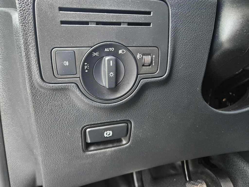 Mercedes-Benz Vito 109 CDI Functional Lang Trekhaak! Airco! NAP! Navigatie! Achterdeuren! 3-Zitplaatsen! 16
