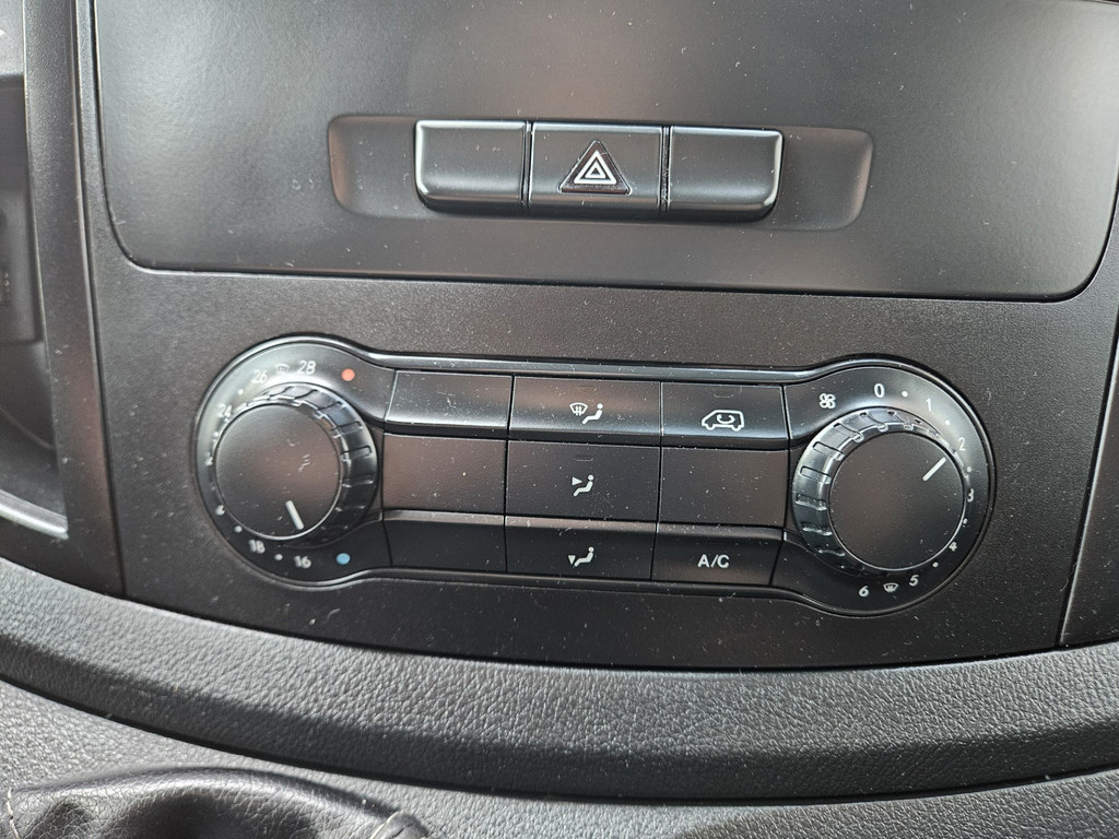 Mercedes-Benz Vito 109 CDI Functional Lang Trekhaak! Airco! NAP! Navigatie! Achterdeuren! 3-Zitplaatsen! 20