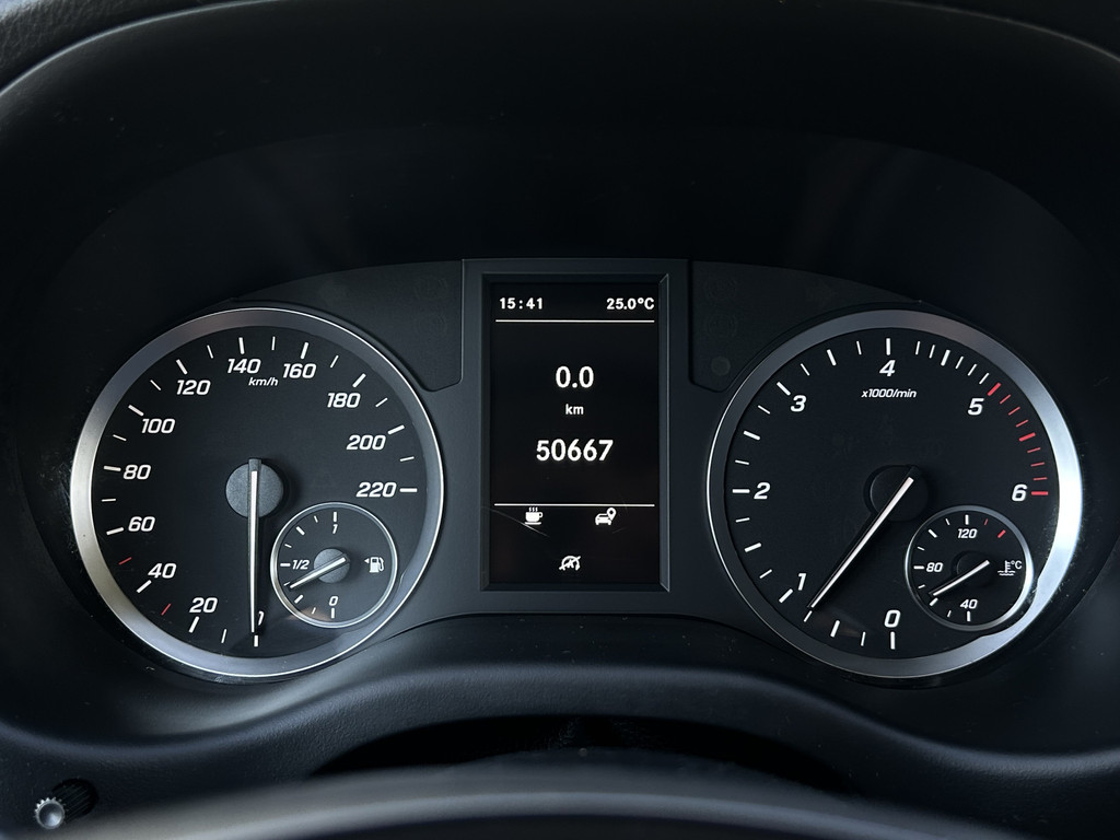 Mercedes-Benz Vito 110 CDI 102 PK RWD / L2H1 / 1e EIGENAAR / TREKHAAK / 50.667 KM !! / AIRCO / CRUISE / BLUETOOTH 11