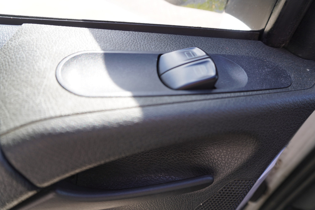 Mercedes-Benz Vito 110 CDI 320 9 Persoons 18