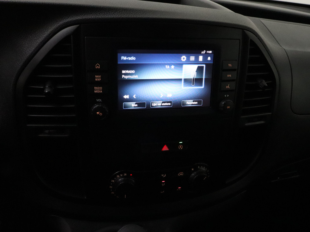 Mercedes-Benz Vito 110CDI Achterklep | Multimedia | Airco | Betimmering | 3-Persoons 16