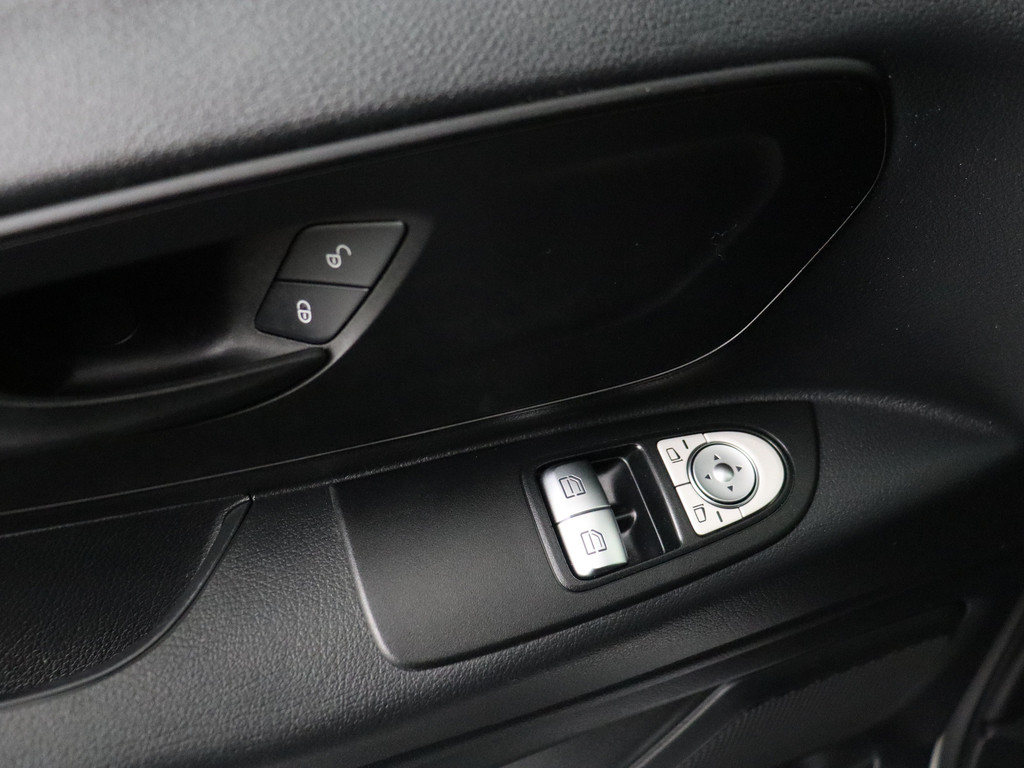 Mercedes-Benz Vito 110CDI Achterklep | Multimedia | Airco | Betimmering | 3-Persoons 8