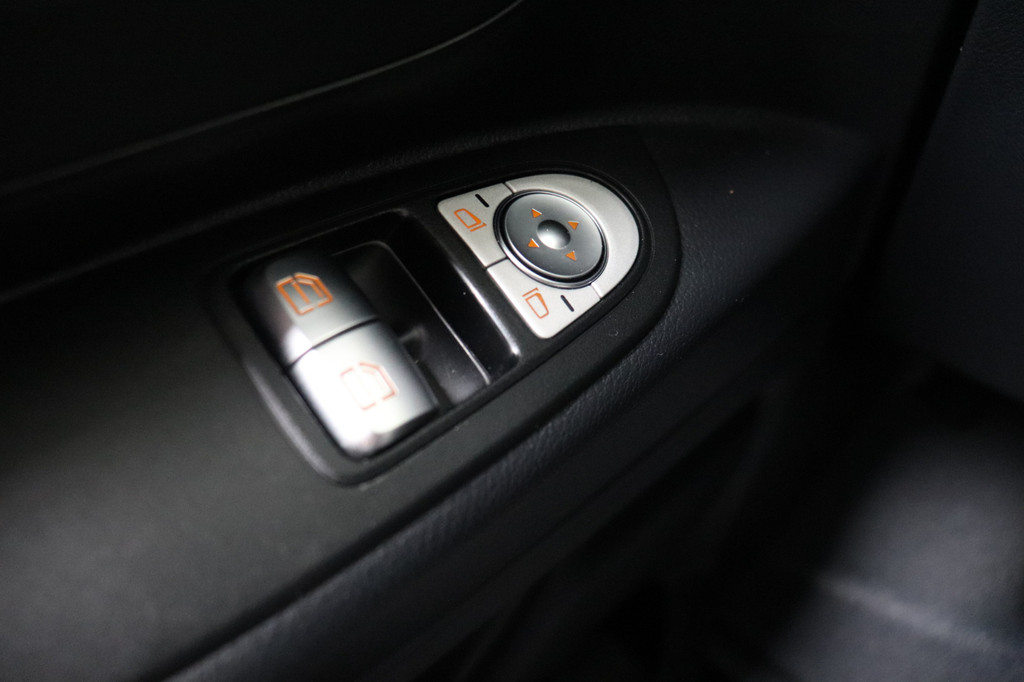 Mercedes-Benz Vito 110 CDI Lang EURO 6 - Airco - Leder. stoelen - Achteruitrijcamera - â¬11.950,- Excl. 16