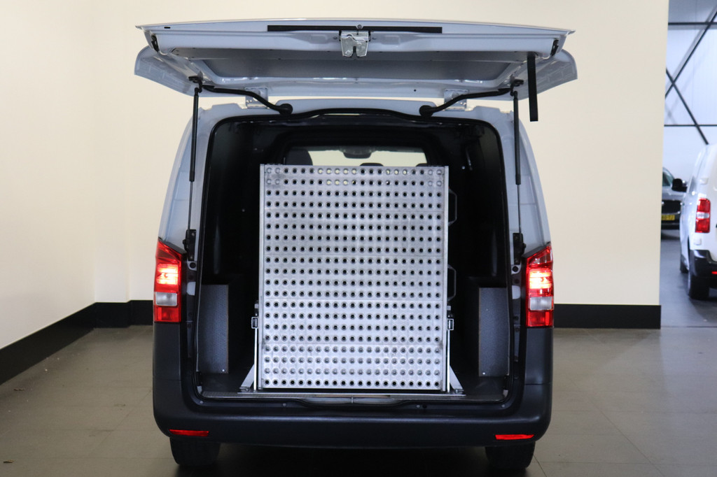 Mercedes-Benz Vito 110 CDI XL EURO 6 - Airco - Camera - Laadbrug - € 13.499,- Excl. 8