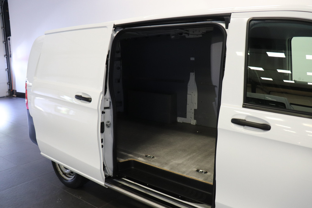 Mercedes-Benz Vito 110 CDI XL EURO 6 - Airco - Camera - Laadbrug - € 13.499,- Excl. 9