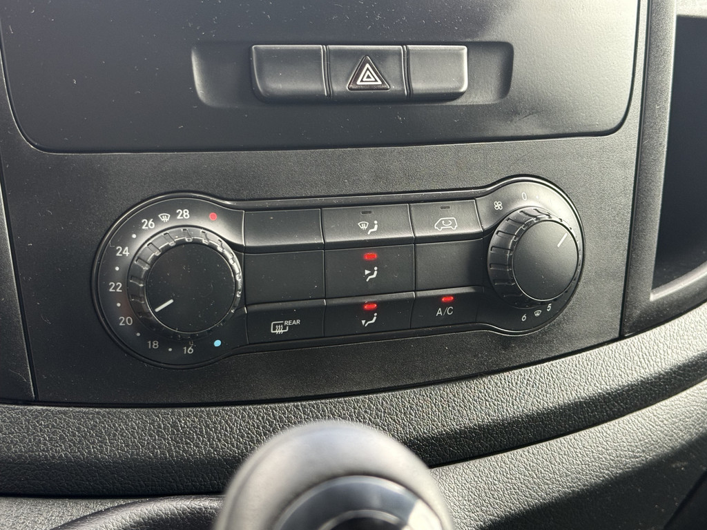 Mercedes-Benz Vito 111 CDI / DUBBEL CABINE / L2H1 / TREKHAAK / CAMERA / AIRCO / CRUISE / DUBBELE CABINE 20