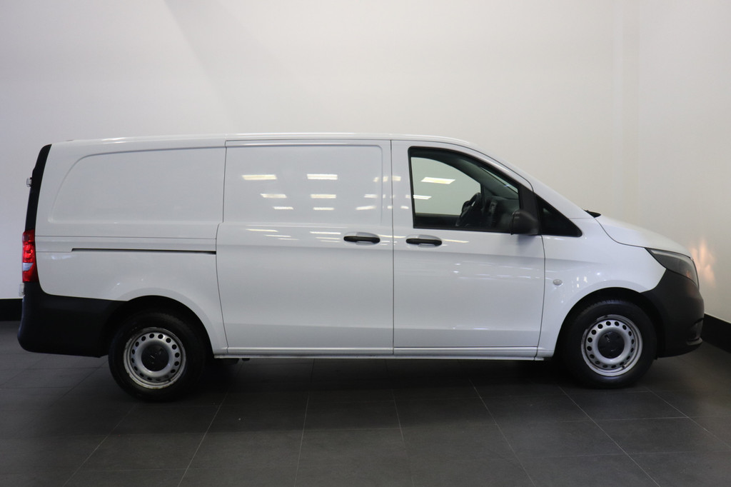 Mercedes-Benz Vito 111 CDI Lang EURO 6 - Airco - Cruise - Trekhaak - € 14.499,- Excl. 11