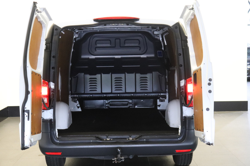 Mercedes-Benz Vito 111 CDI Lang EURO 6 - Airco - Cruise - Trekhaak - € 14.499,- Excl. 8