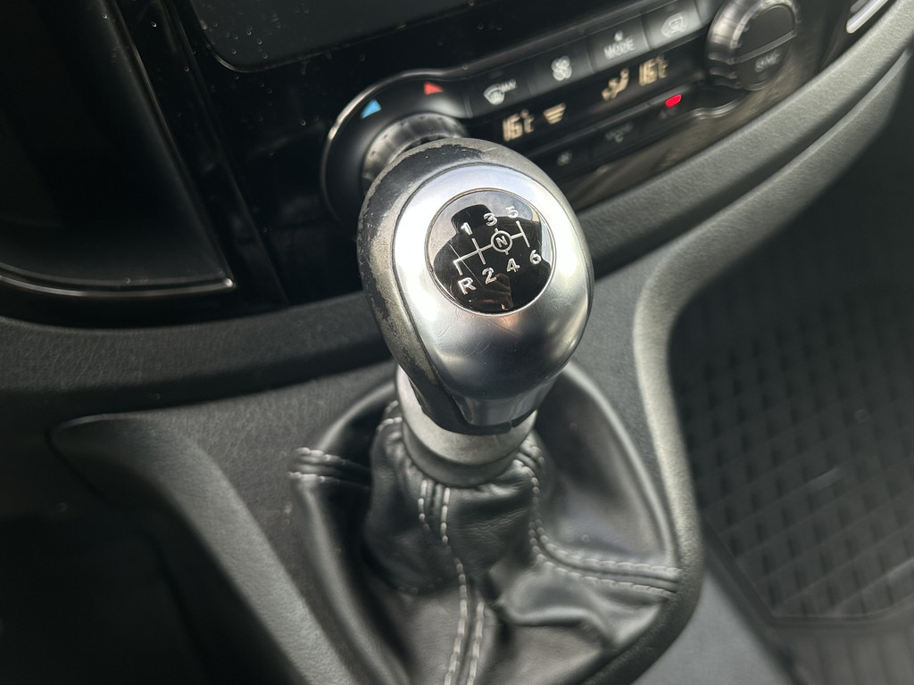 Mercedes-Benz Vito 114 CDI 136 PK / L2H1 / 1e EIG. / 35.924 KM !! / LED / ECC / CRUISE / NAVI / CAMERA / APPLE CARPLAY / PDC 17