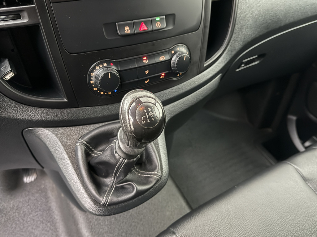 Mercedes-Benz Vito 114CDI Lang | 2xSchuifdeur | Leder | Navigatie | 3-Persoons | Trekhaak | Airco 16