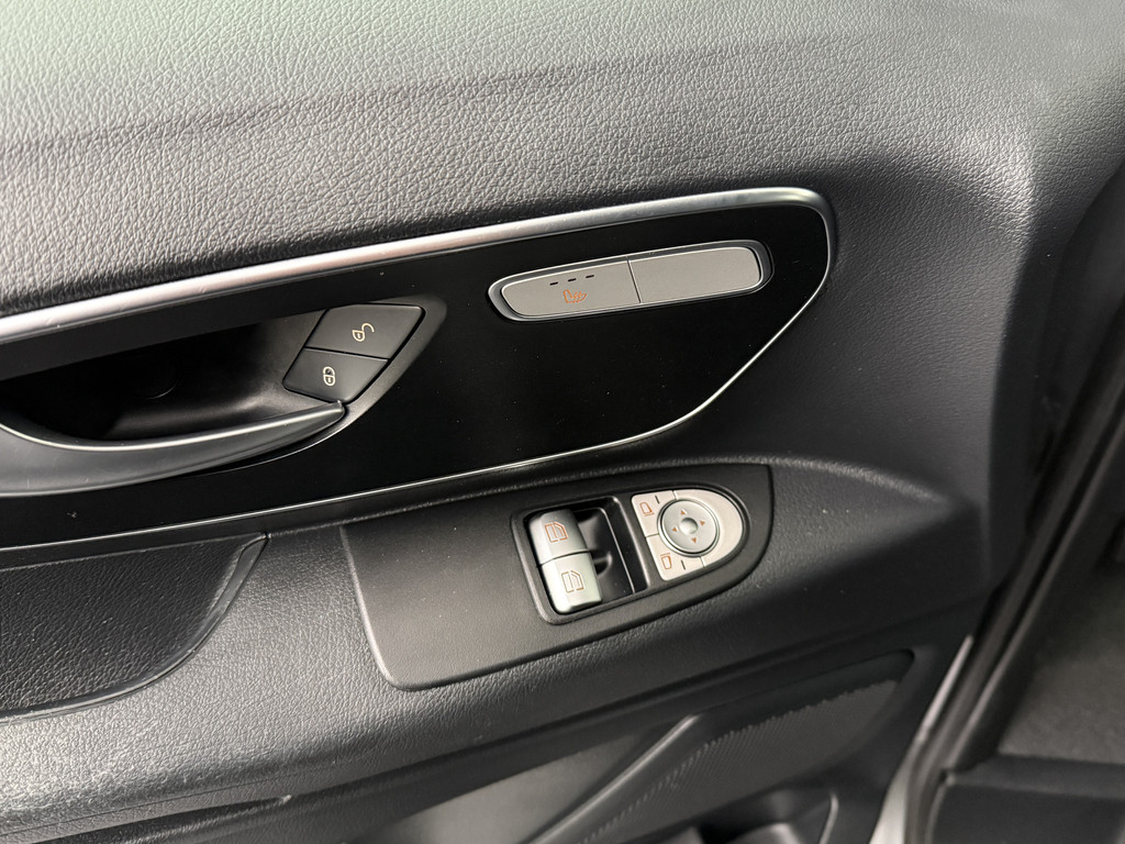 Mercedes-Benz Vito 114CDI Lang | 2xSchuifdeur | Leder | Navigatie | 3-Persoons | Trekhaak | Airco 8