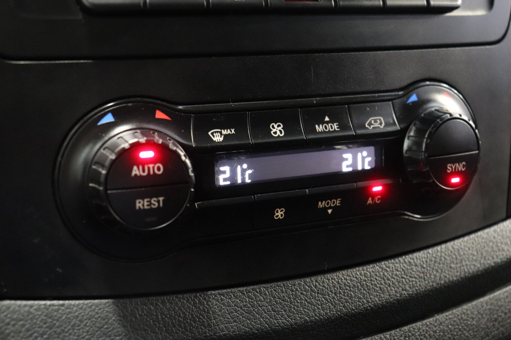 Mercedes-Benz Vito 114 CDI Lang Automaat EURO 6 - A/Climate - Cruise - PDC - € 16.950,-- Excl. 12