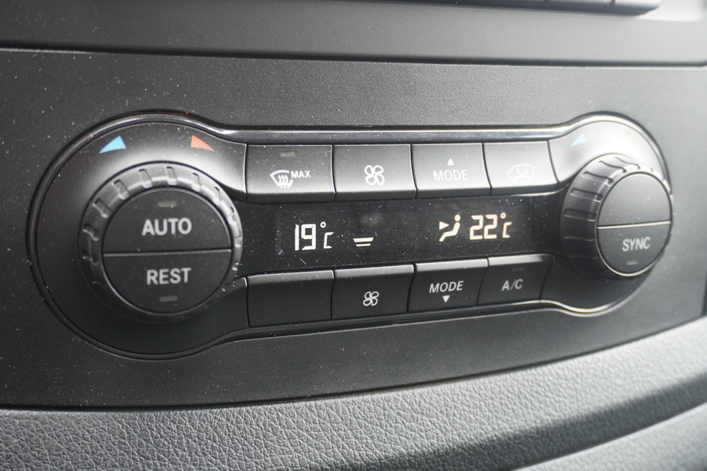 Mercedes-Benz Vito 114 CDI Lang EURO 6 - A/C Climate - Cruise - Trekhaak - ⬠17.950,- Excl. 11