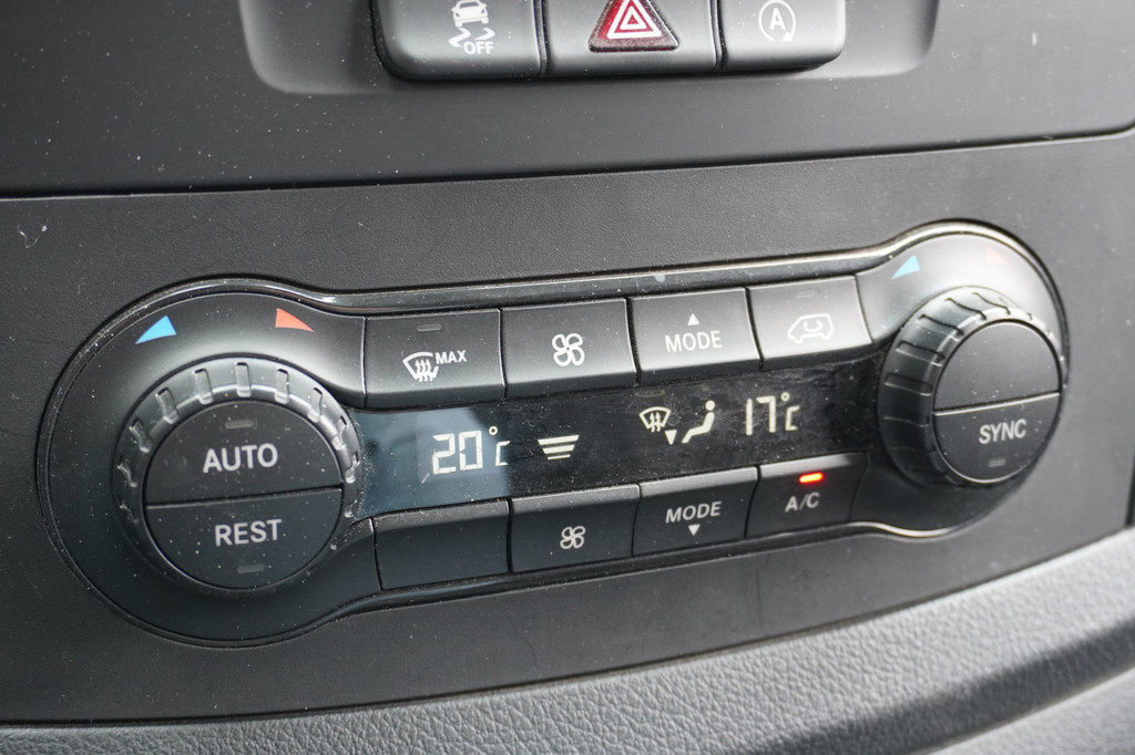 Mercedes-Benz Vito 114 CDI XL EURO 6 - A/C Climate - Cruise - Camera - € 13.950,- Excl. 10