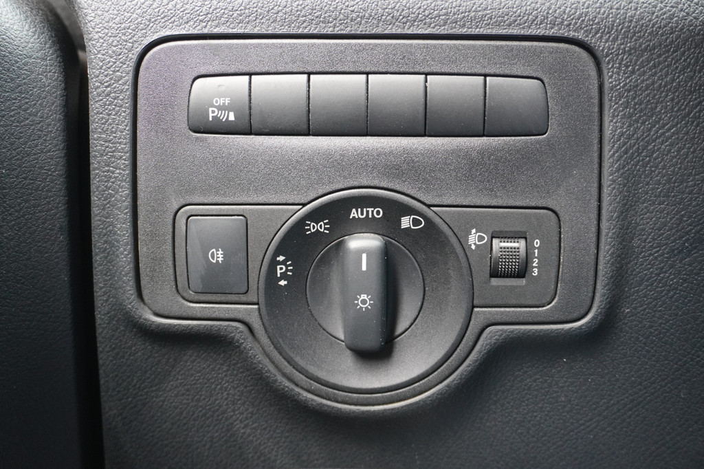 Mercedes-Benz Vito 114 CDI XL EURO 6 - A/C Climate - Cruise - Camera - € 13.950,- Excl. 18