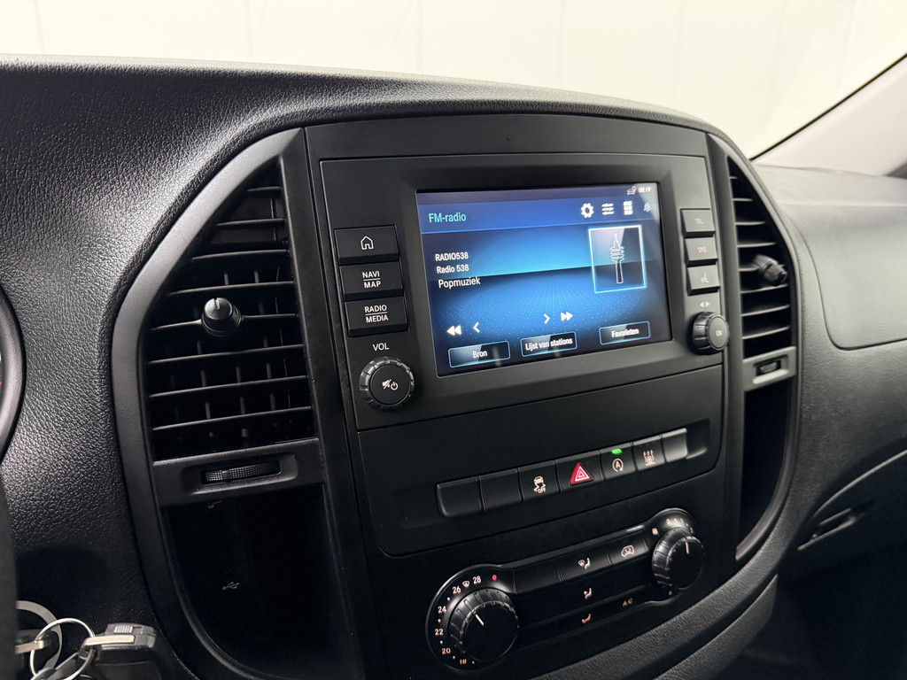 Mercedes-Benz Vito 114CDi Lang | Achterdeuren | Navigatie | Airco | Cruise | 3-Zits 16