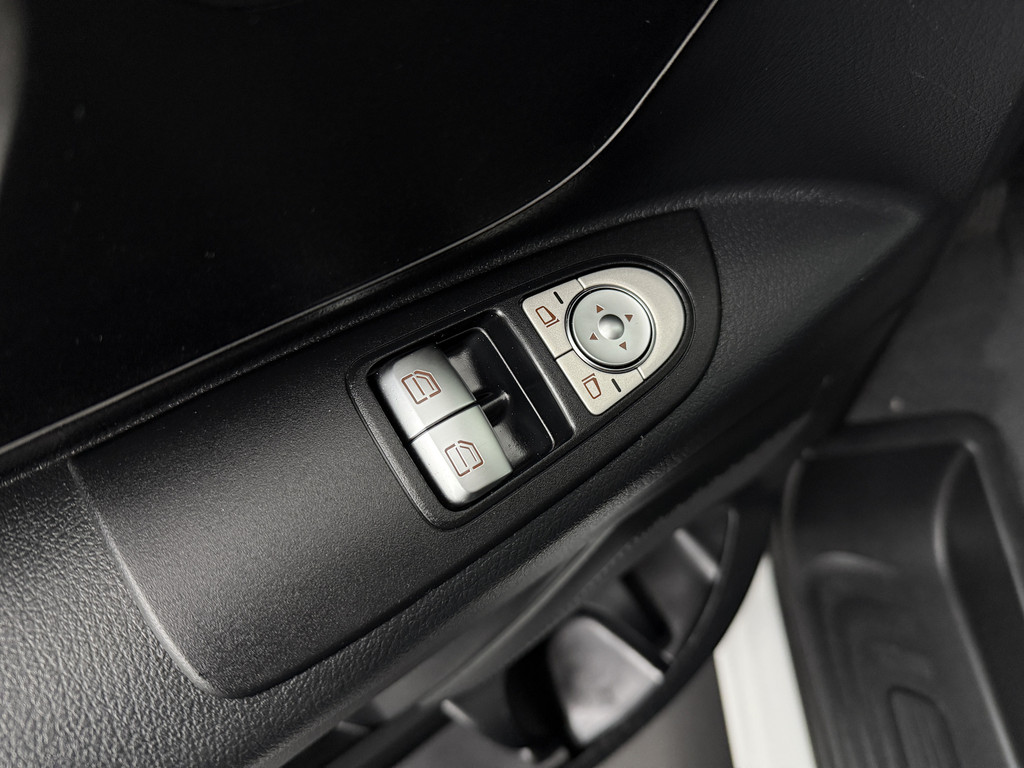 Mercedes-Benz Vito 114CDi Lang | Achterdeuren | Navigatie | Airco | Cruise | 3-Zits 8