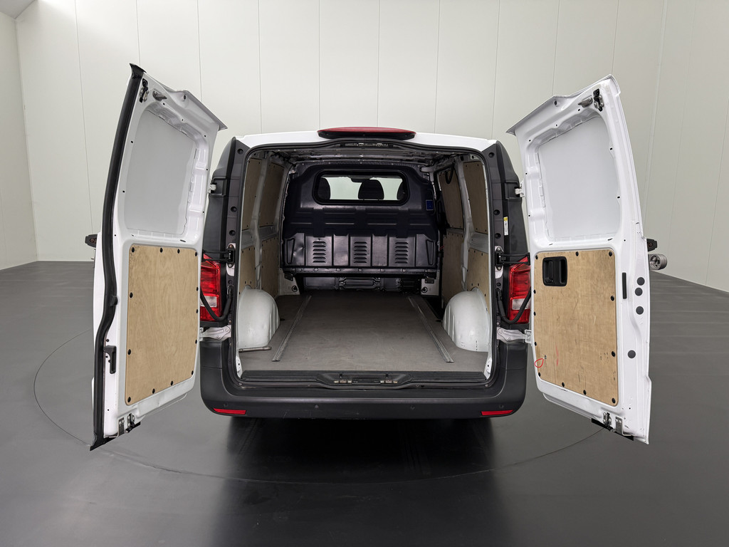 Mercedes-Benz Vito 116CDI Automaat Lang Achterdeuren | Navigatie | Camera | Gatelocks | Airco | Cruise | 3-Zits 4
