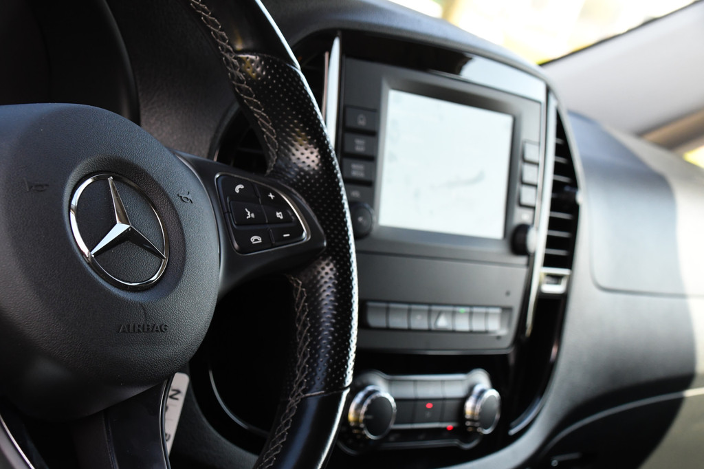 Mercedes-Benz Vito 116 CDI L2 AMG Edition Camera, Cruise, Carplay, 164pk, Automaat, Trekhaak, Stoelverarming, Luxe interieur, Uniek! 11