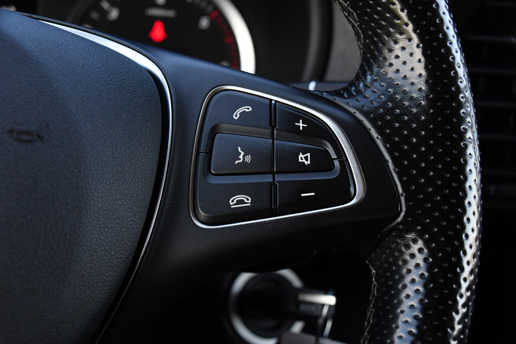 Mercedes-Benz Vito 116 CDI L2 AMG Edition Camera, Cruise, Carplay, 164pk, Automaat, Trekhaak, Stoelverarming, Luxe interieur, Uniek! 14