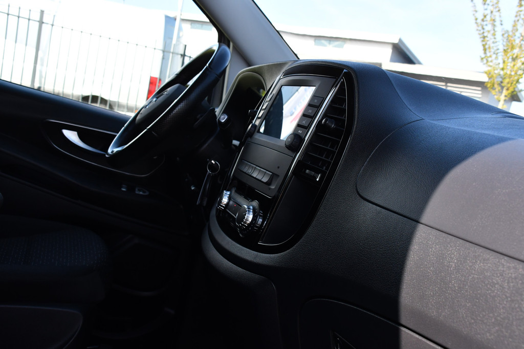 Mercedes-Benz Vito 116 CDI L2 AMG Edition Camera, Cruise, Carplay, 164pk, Automaat, Trekhaak, Stoelverarming, Luxe interieur, Uniek! 15