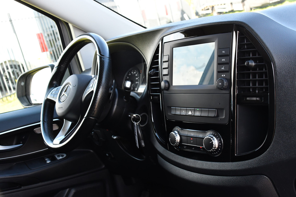 Mercedes-Benz Vito 116 CDI L2 AMG Edition Camera, Cruise, Carplay, 164pk, Automaat, Trekhaak, Stoelverarming, Luxe interieur, Uniek! 16