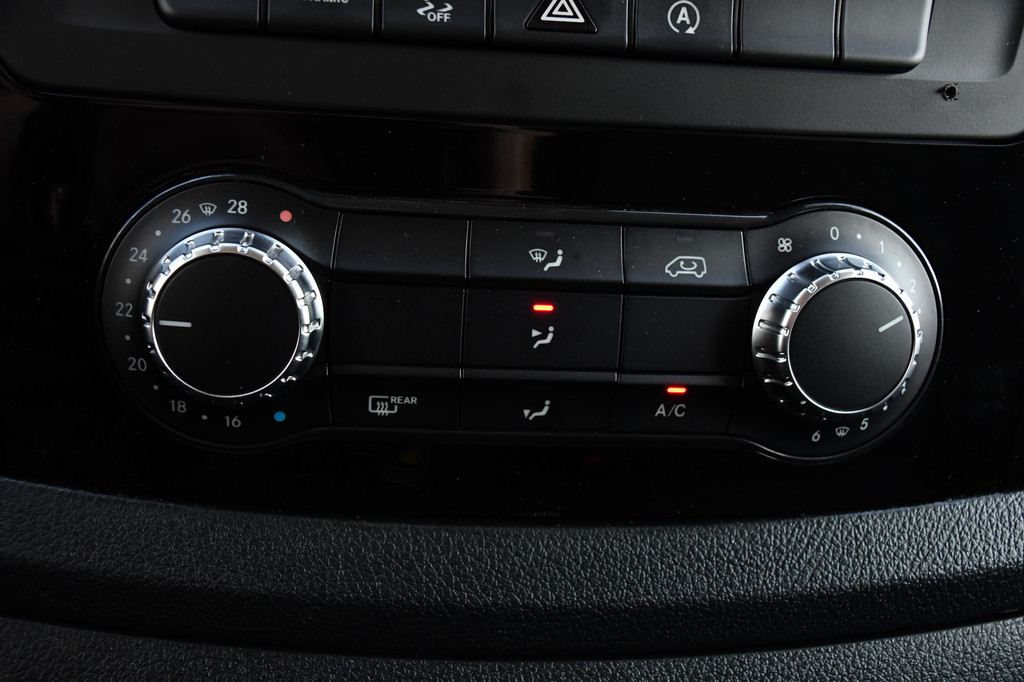 Mercedes-Benz Vito 116 CDI L2 AMG Edition Camera, Cruise, Carplay, 164pk, Automaat, Trekhaak, Stoelverarming, Luxe interieur, Uniek! 19