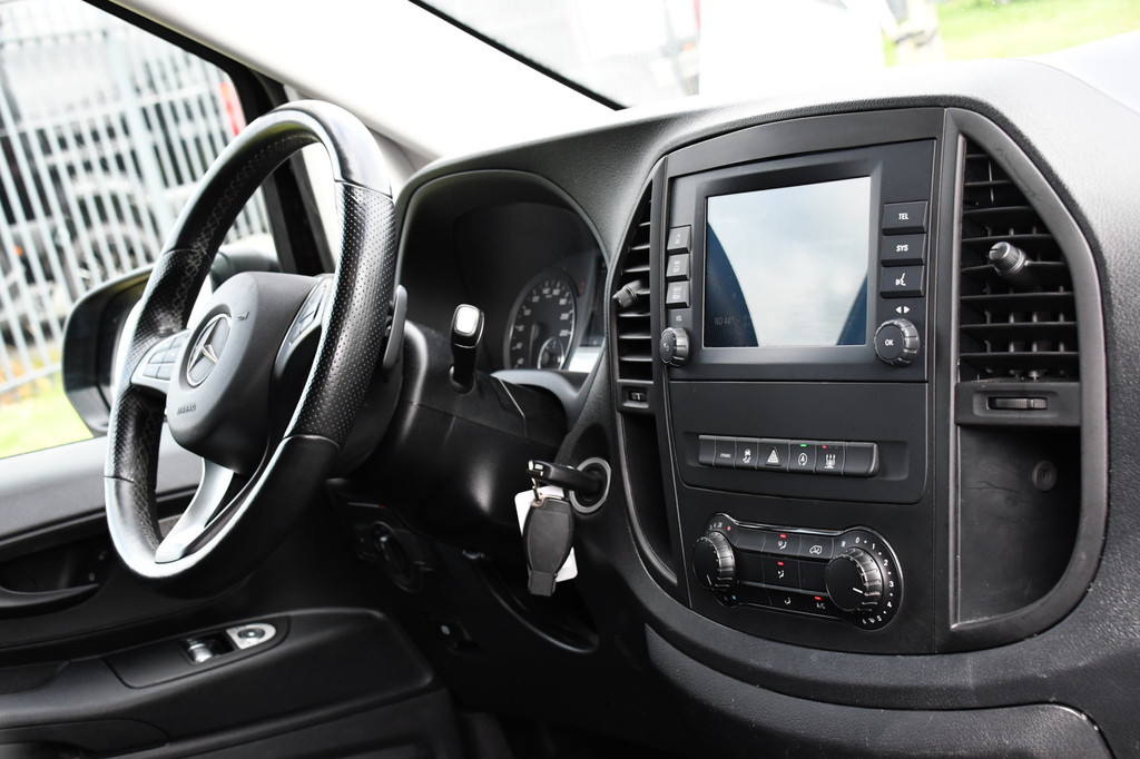 Mercedes-Benz Vito 116 CDI L2 Black Edition Cruise, Camera, Carplay, 164pk, Automaat, Sensoren, Trekhaak, Multimedia, LED, Stoelverwarming, Uniek! 13