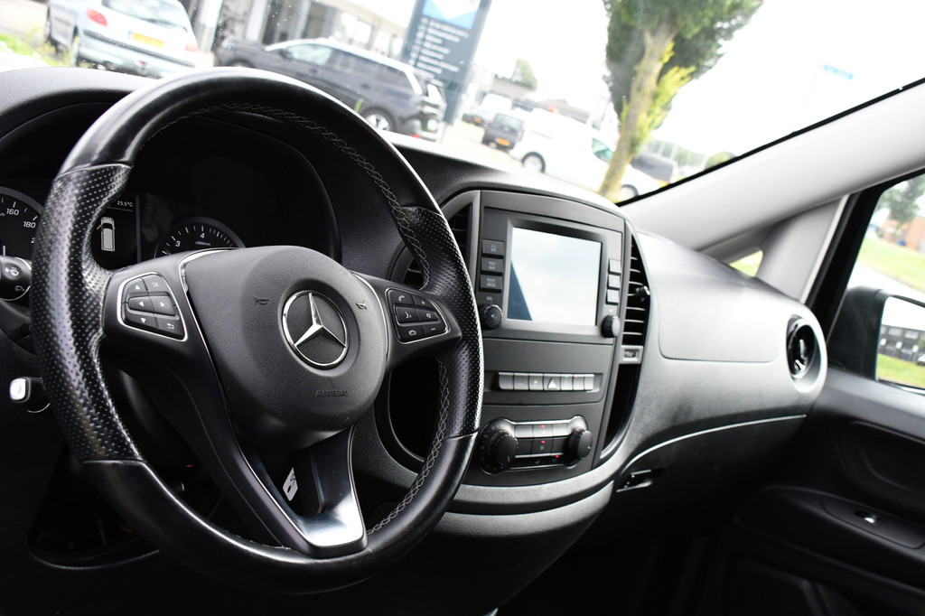 Mercedes-Benz Vito 116 CDI L2 Black Edition Cruise, Camera, Carplay, 164pk, Automaat, Sensoren, Trekhaak, Multimedia, LED, Stoelverwarming, Uniek! 14