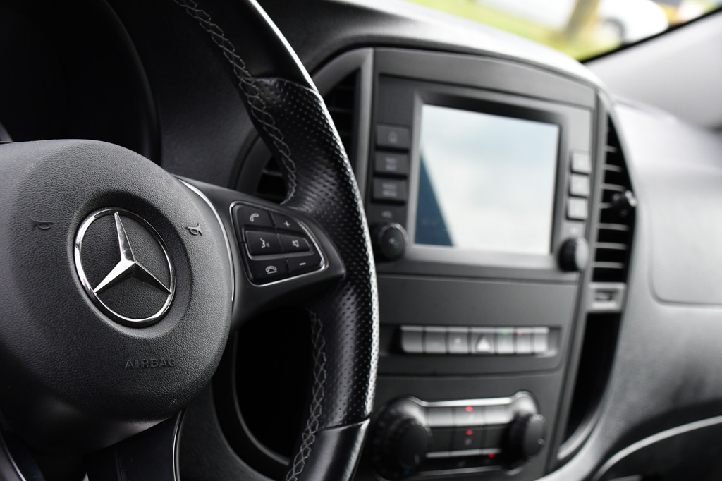 Mercedes-Benz Vito 116 CDI L2 Black Edition Cruise, Camera, Carplay, 164pk, Automaat, Sensoren, Trekhaak, Multimedia, LED, Stoelverwarming, Uniek! 15
