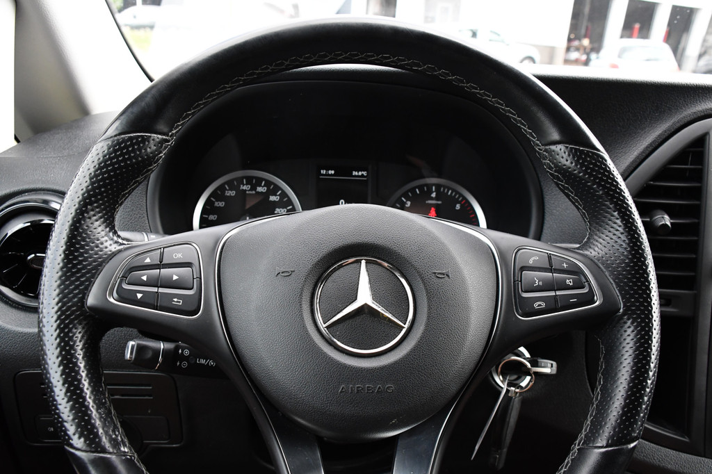 Mercedes-Benz Vito 116 CDI L2 Black Edition Cruise, Camera, Carplay, 164pk, Automaat, Sensoren, Trekhaak, Multimedia, LED, Stoelverwarming, Uniek! 16