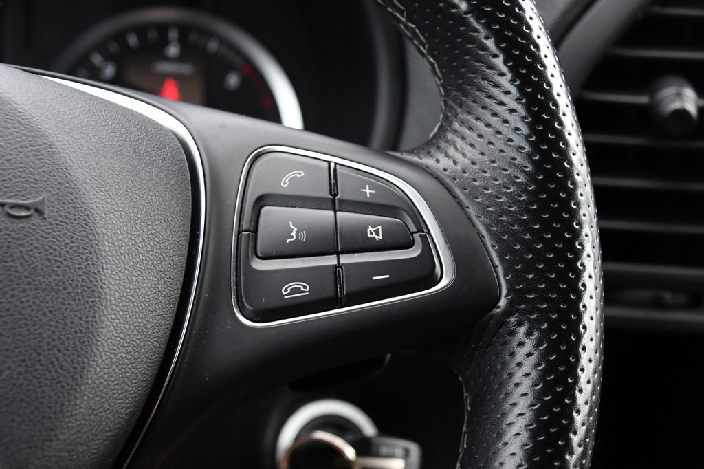 Mercedes-Benz Vito 116 CDI L2 Black Edition Cruise, Camera, Carplay, 164pk, Automaat, Sensoren, Trekhaak, Multimedia, LED, Stoelverwarming, Uniek! 18