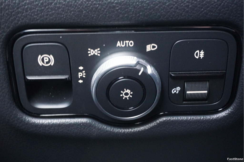 Mercedes-Benz Vito 116 CDI Lang AUT BPM VRIJ!! 10.25 MBUX, Distronic, Betimmering, Trekhaak, Adap. LED!! NR. G01* 20