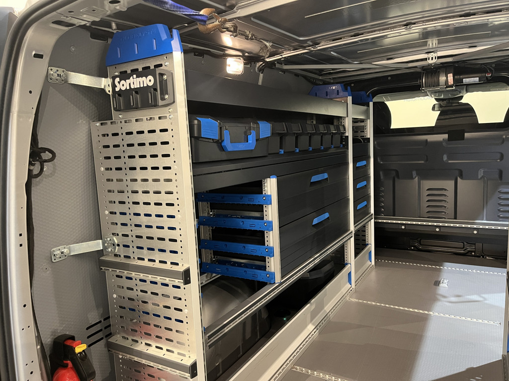 Mercedes-Benz Vito 116 CDI Lang RWD Automaat / Euro 6 / Servicebus / Sortimo Inrichting / Airco / Cruise Control / Camera / Lier / CarPlay / Navigatie / 3-Zits / 7.500 KM !! 15