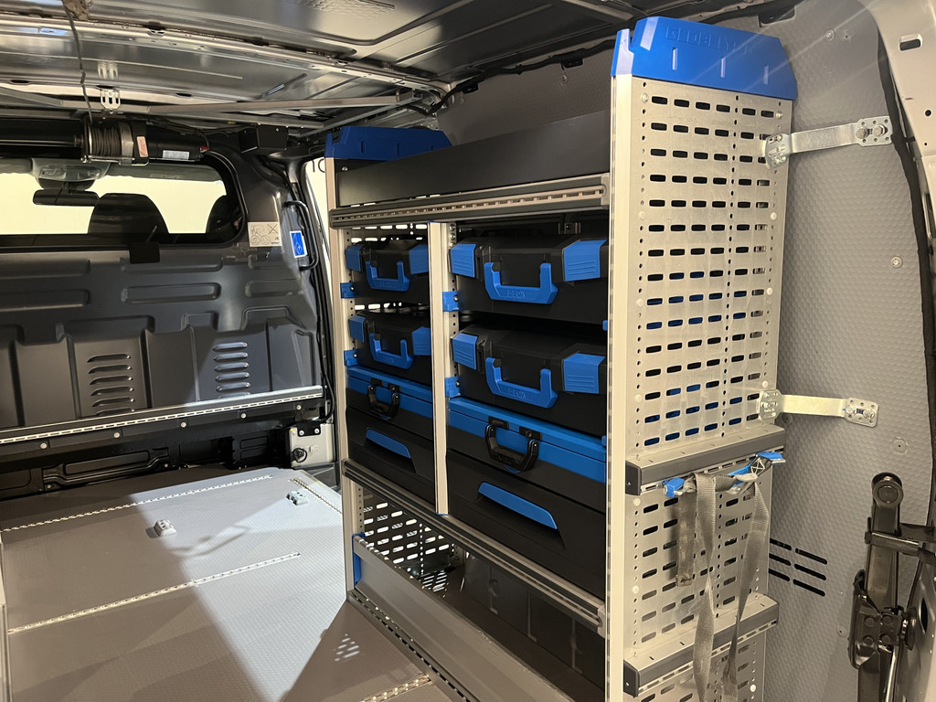 Mercedes-Benz Vito 116 CDI Lang RWD Automaat / Euro 6 / Servicebus / Sortimo Inrichting / Airco / Cruise Control / Camera / Lier / CarPlay / Navigatie / 3-Zits / 7.500 KM !! 16