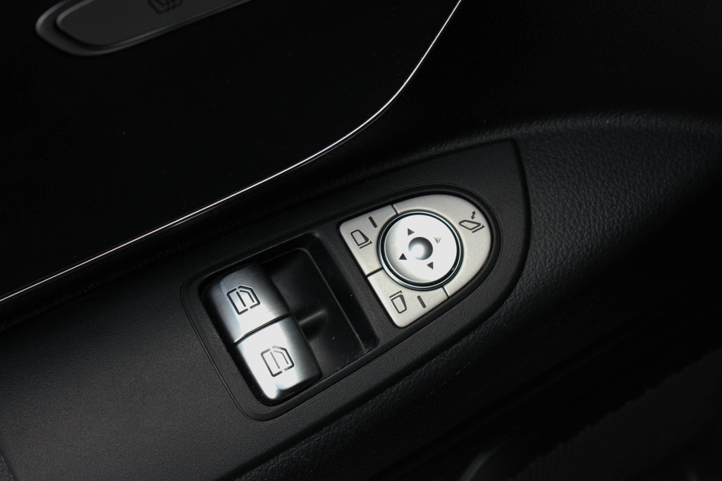 Mercedes-Benz Vito 119CDI 190PK LANG JB-EDITION FULL BLACK / AMG / SPOILER / VERLAGINGSVEREN / NAVIGATIE / SIDE- BARS FULL / NAVI 14
