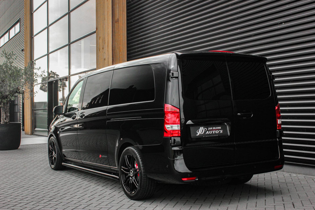 Mercedes-Benz Vito 119 CDI L3 SPORT DUBBEL CABINE / DC / BPM VRIJ / FULL BLACK / 2X SCHUIFDEUREN / AMG / VERLAAGD / APPLE CARPLAY 10