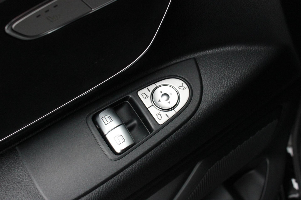 Mercedes-Benz Vito 119 CDI L3 SPORT DUBBEL CABINE / DC / BPM VRIJ / FULL BLACK / 2X SCHUIFDEUREN / AMG / VERLAAGD / APPLE CARPLAY 15
