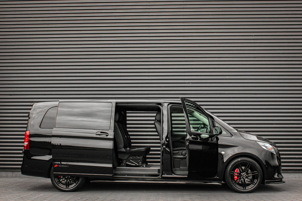 Mercedes-Benz Vito 119 CDI L3 SPORT DUBBEL CABINE / DC / BPM VRIJ / FULL BLACK / 2X SCHUIFDEUREN / AMG / VERLAAGD / APPLE CARPLAY 7
