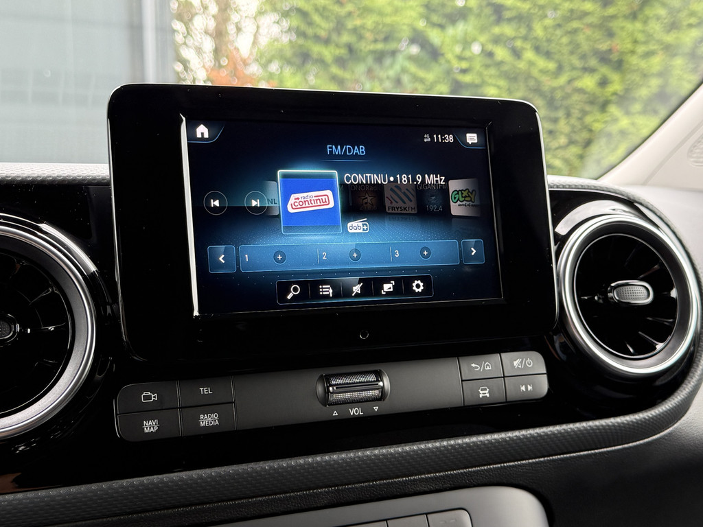 Mercedes-Benz eCitan 51 kWh PRO / FULL ELECTRIC / BPM VRIJ! / STUUR EN STOELVERWARMING / KEYLESS-GO / ZEER COMPLETE CITAN !! / CAMERA / LED / ACHTERKLEP 15