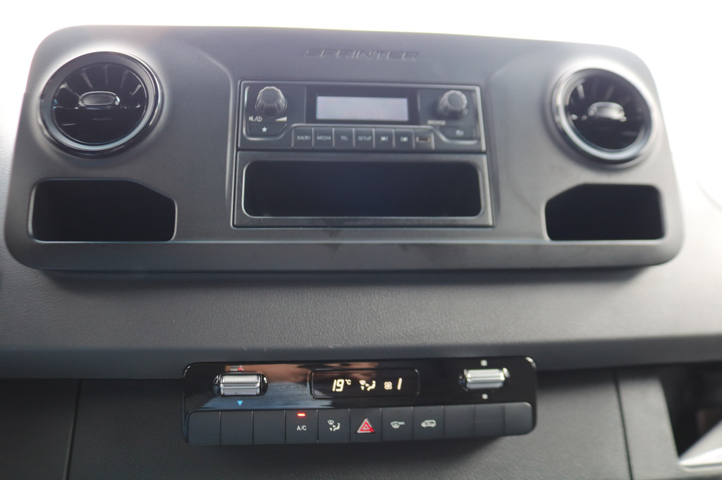 Mercedes-Benz eSprinter L2 H2 55 kWh Airco 270gr Achterdeuren 20