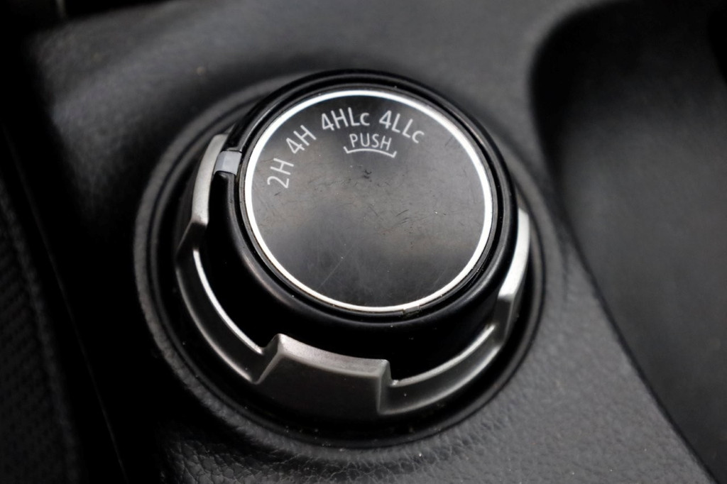 Mitsubishi L 200 2.4 DI-D 180pk Club Cab Intense 4x4 High/Low Gearing + Diff. Lock 12-2018 16