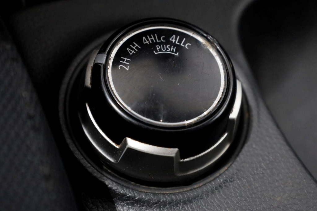 Mitsubishi L 200 2.4 DI-D 180pk Club Cab Intense 4x4 High/Low Gearing + Diff. Lock 12-2018 16