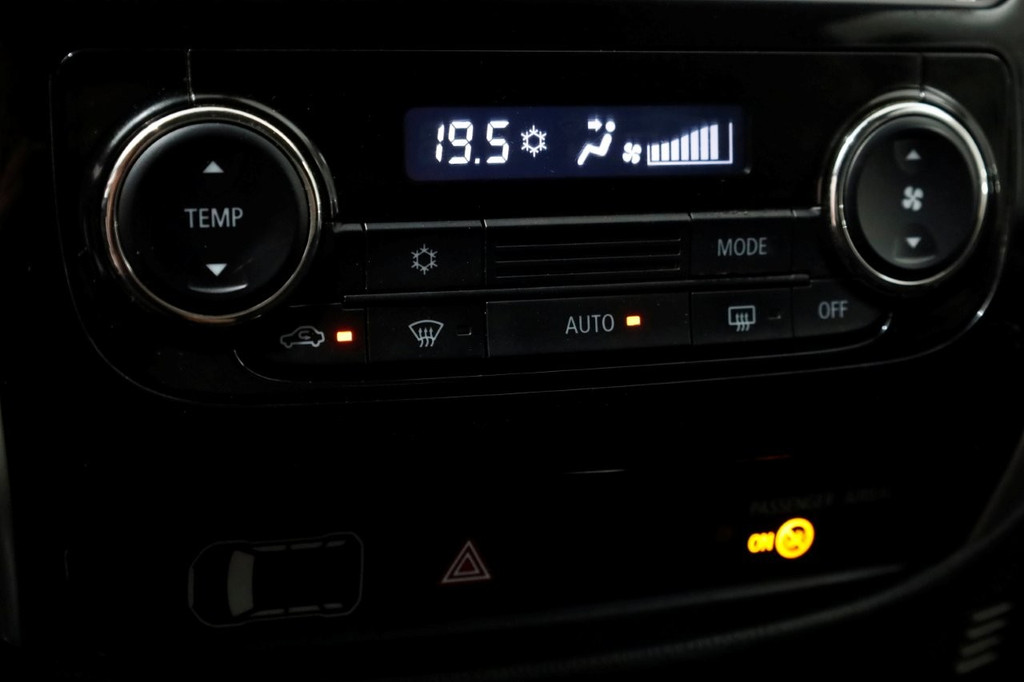 Mitsubishi L 200 2.4 DI-D 180pk Club Cab Intense 4x4 High/Low Gearing + Diff. Lock 12-2018 17